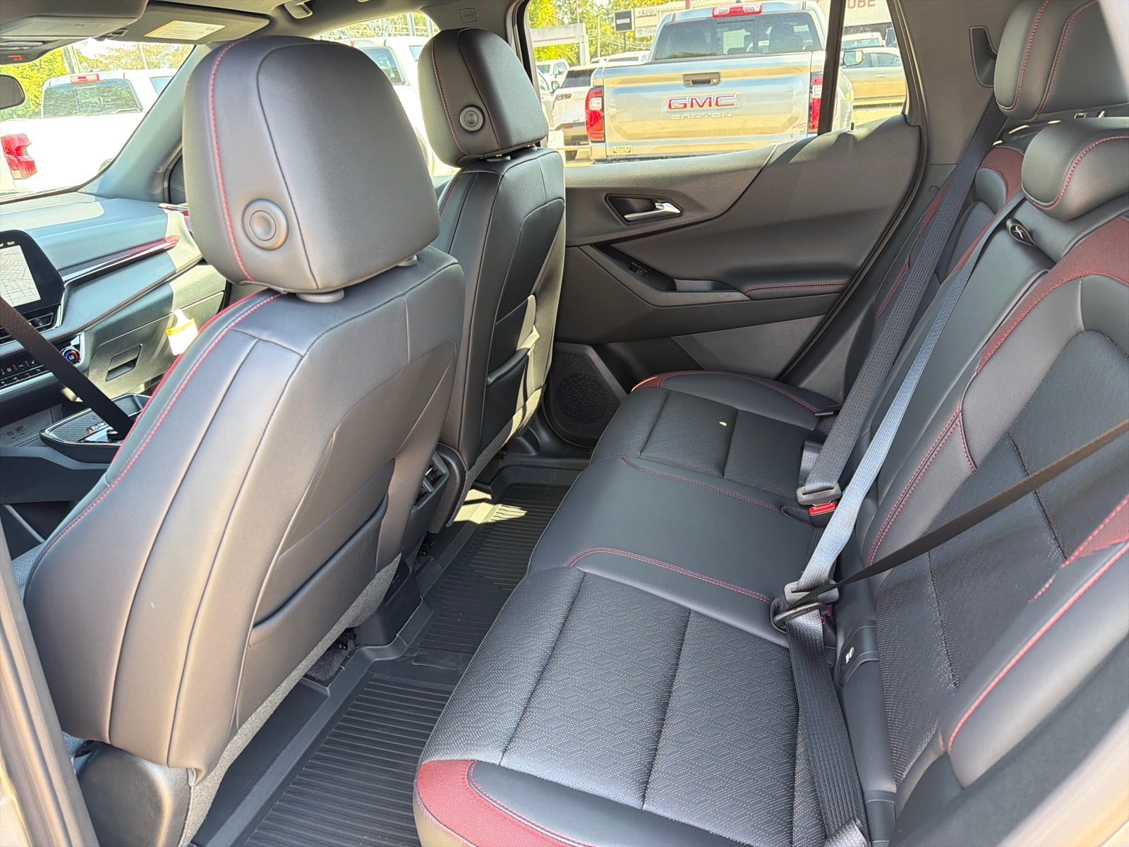 2027 Chevrolet Equinox RS - Photo 10